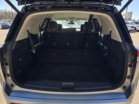 Used 2022 Nissan Pathfinder SL image 25