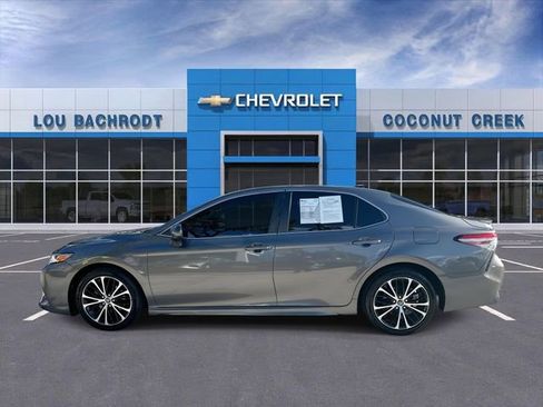 Used 2019 Toyota Camry SE image 5