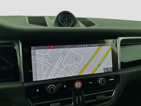 Certified 2026 Porsche Macan image 16