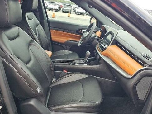 Used 2024 Jeep Compass Limited image 8