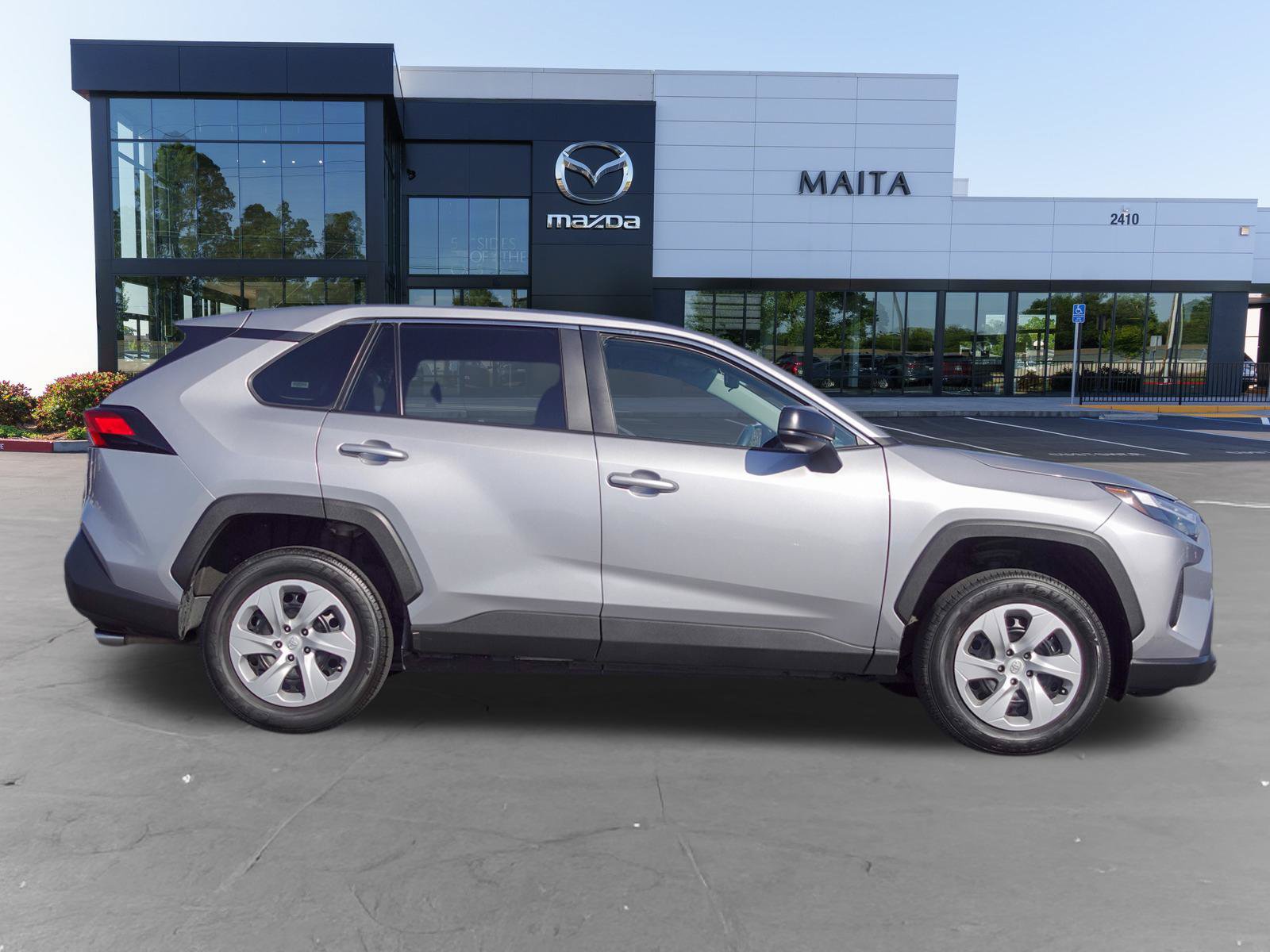 Used 2025 Toyota RAV4 LE AWD/4WD image 2