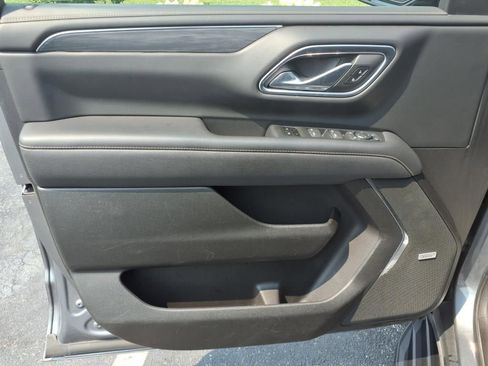 Used 2021 GMC Yukon XL SLT w/ SLT Premium Package image 16