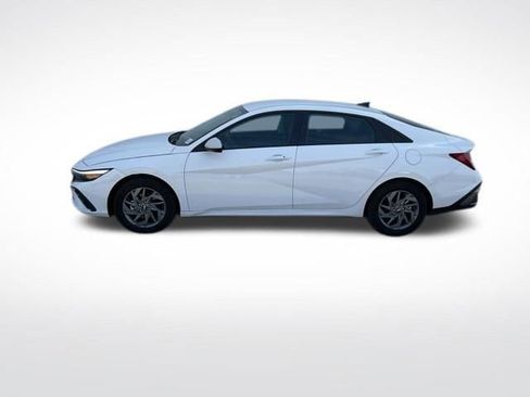 Used 2025 Hyundai Elantra Blue image 29