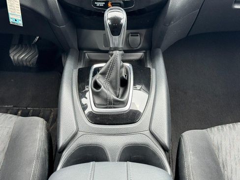 Used 2018 Nissan Rogue S AWD/4WD image 14