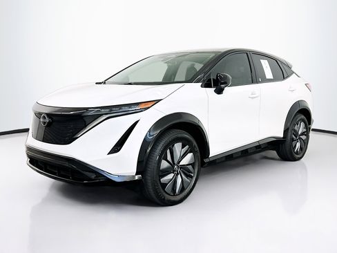 Used 2023 Nissan Ariya AWD image 3