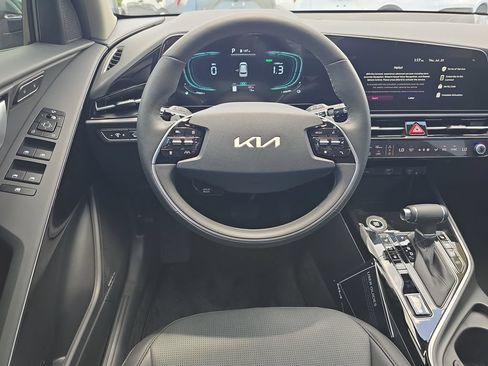 New 2026 Kia Niro FWD image 14