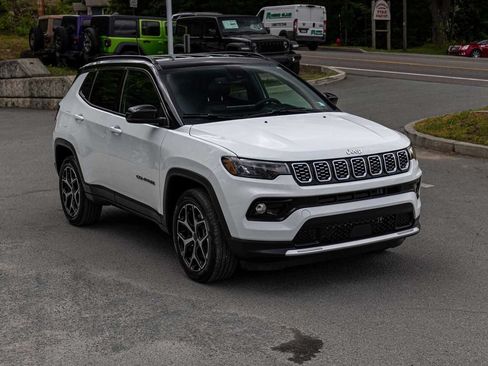 Used 2026 Jeep Compass Limited AWD/4WD image 3