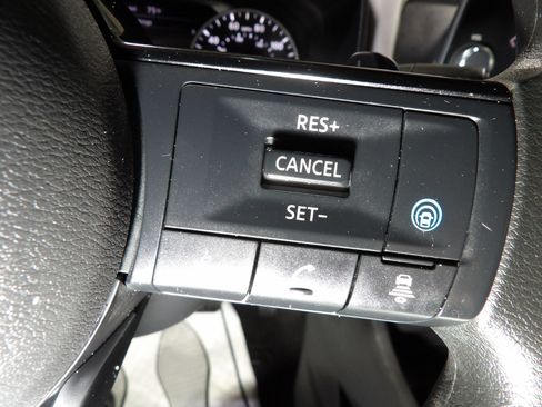 Used 2022 Nissan Rogue SV FWD image 18