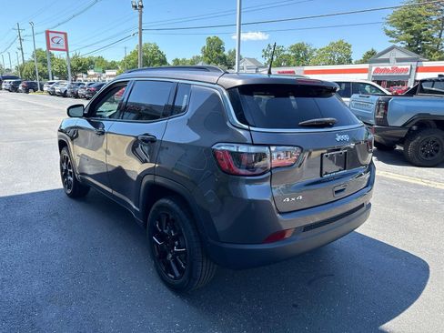Used 2022 Jeep Compass Latitude AWD/4WD image 5