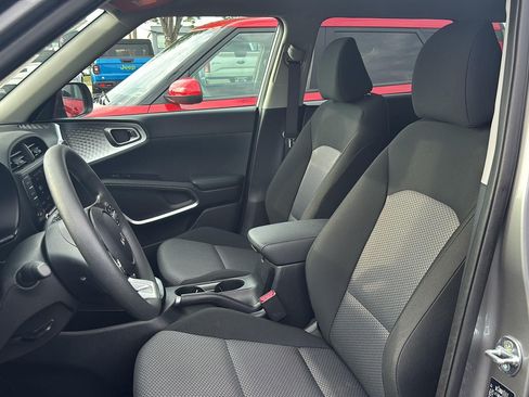 Certified 2025 Kia Soul LX w/ LX Technology Package FWD image 12