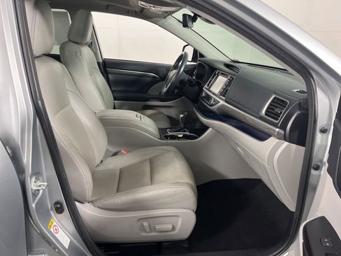 Used 2018 Toyota Highlander Limited Platinum image 8
