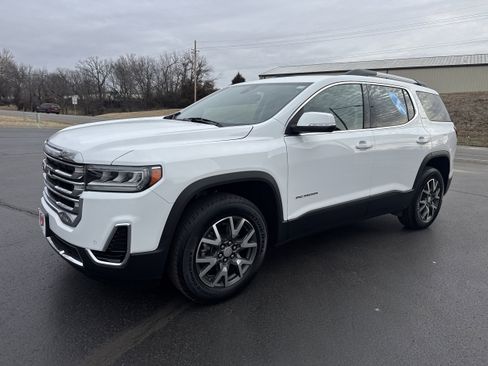 Used 2021 GMC Acadia SLE w/ Driver Convenience Package image 3