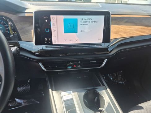 Used 2025 Volkswagen Atlas SE FWD image 18