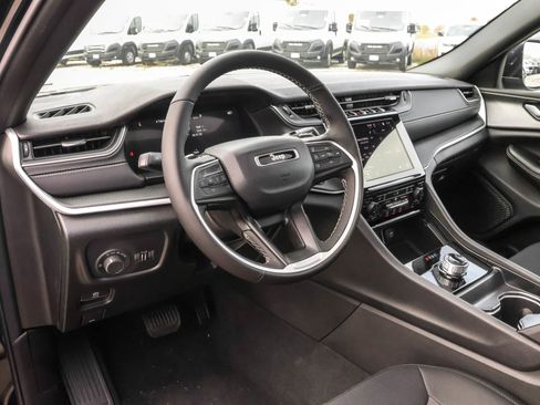 New 2025 Jeep Grand Cherokee Laredo X image 3