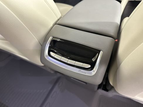 Used 2025 Cadillac XT6 Premium Luxury w/ Technology Package AWD/4WD image 28