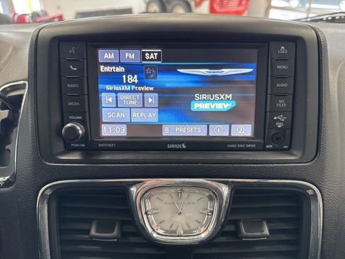 Used 2013 Chrysler Town & Country Touring image 41