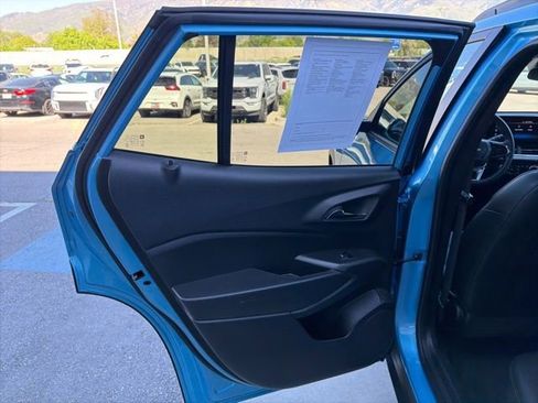 Used 2025 Chevrolet Trax LT w/ Driver Confidence Package FWD image 19