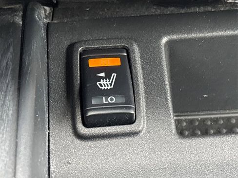 Used 2024 Nissan Titan SV w/ SV Convenience Package image 34