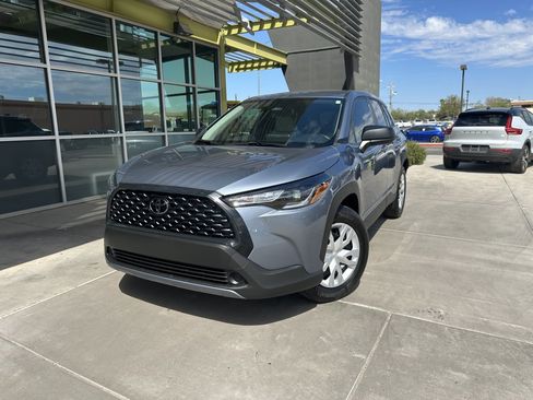 Used 2023 Toyota Corolla Cross L image 2