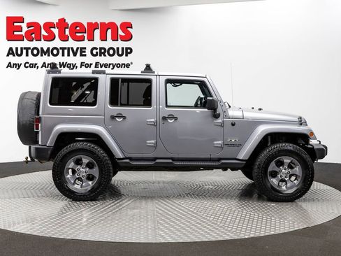 Used 2017 Jeep Wrangler Unlimited Sahara w/ Max Tow Package AWD/4WD image 4