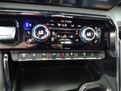 Used 2024 GMC Sierra 2500 AT4 w/ AT4 Premium Plus Package image 13