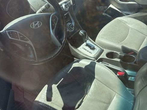 Used 2012 Hyundai Elantra Limited w/ Technology Pkg 5 FWD image 4