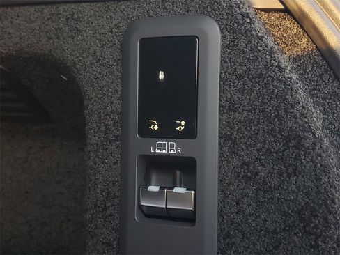 New 2025 Land Rover Range Rover SE image 36