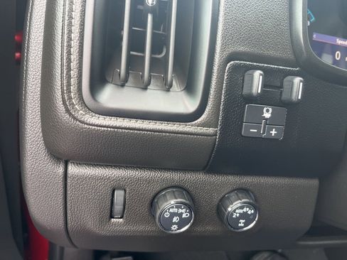 Used 2021 GMC Canyon Denali image 25