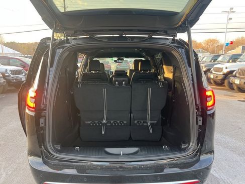 New 2026 Chrysler Pacifica Select image 14