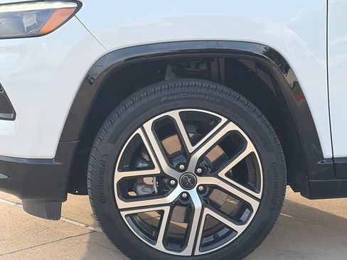 Certified 2025 Jeep Compass Limited w/ Elite Group AWD/4WD image 5