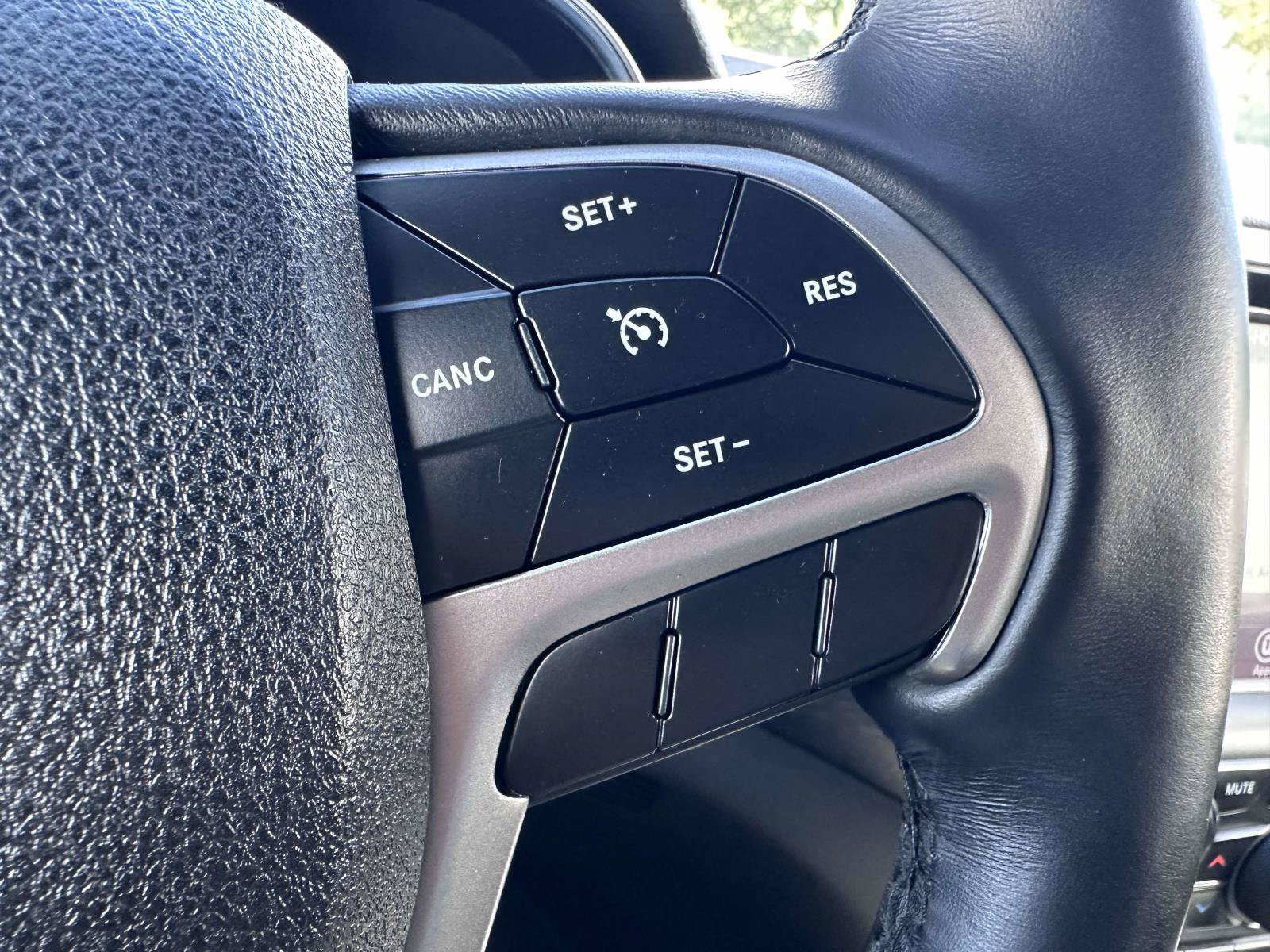 Used 2018 Jeep Grand Cherokee Altitude AWD/4WD image 18