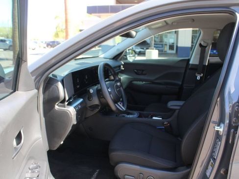 Used 2025 Hyundai Kona SEL FWD image 9