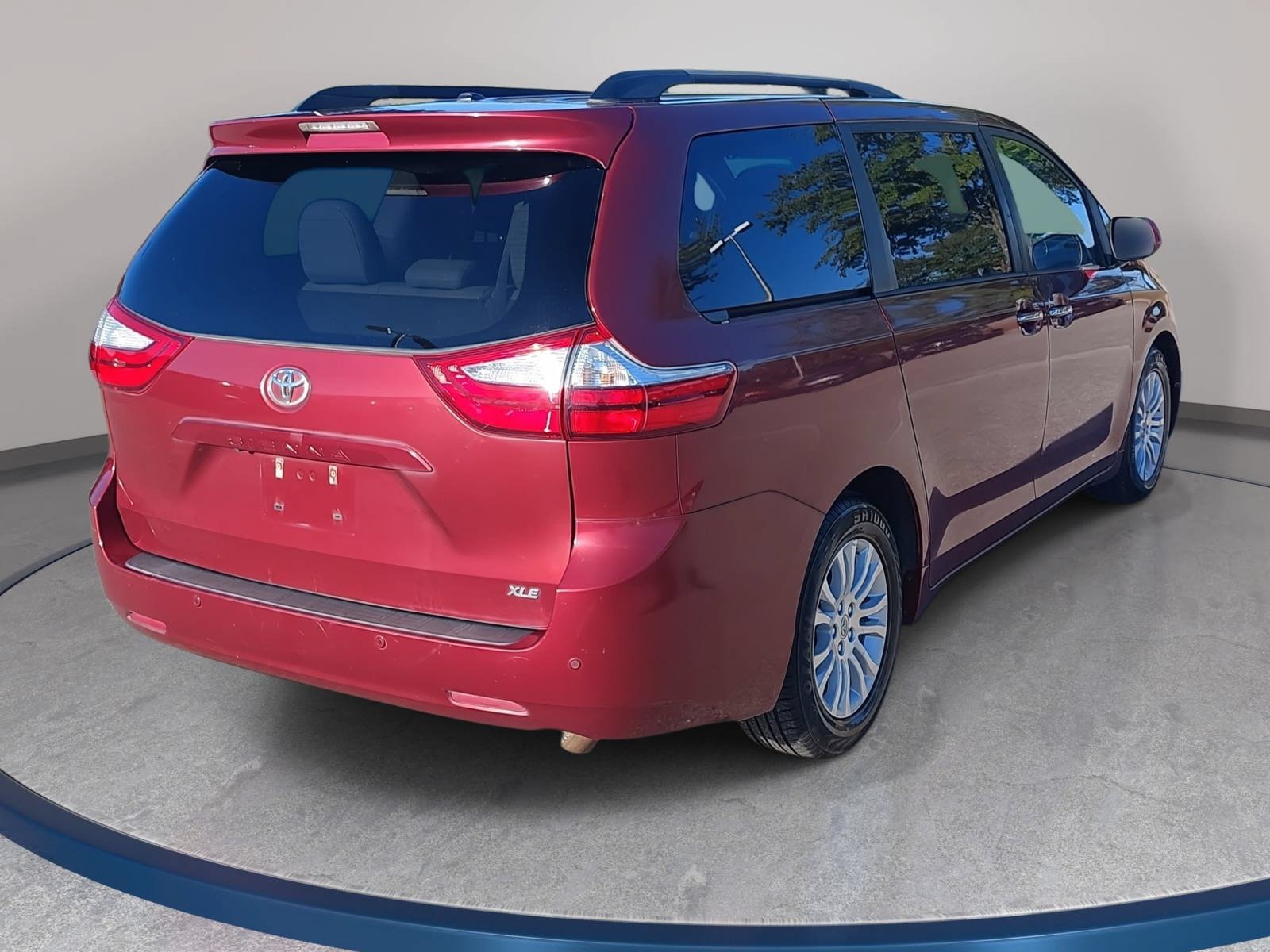 Used 2016 Toyota Sienna XLE Premium FWD image 5