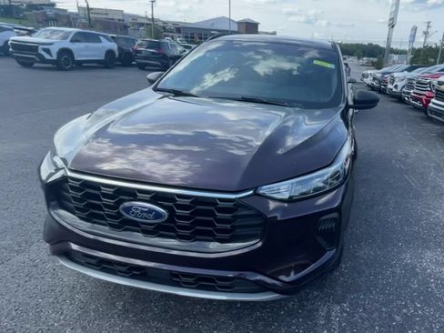 Used 2023 Ford Escape ST-Line w/ Tech Pack #1 AWD/4WD image 4