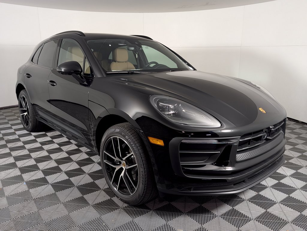 Certified 2026 Porsche Macan AWD/4WD image 9