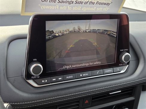 Used 2024 Nissan Rogue SV image 15