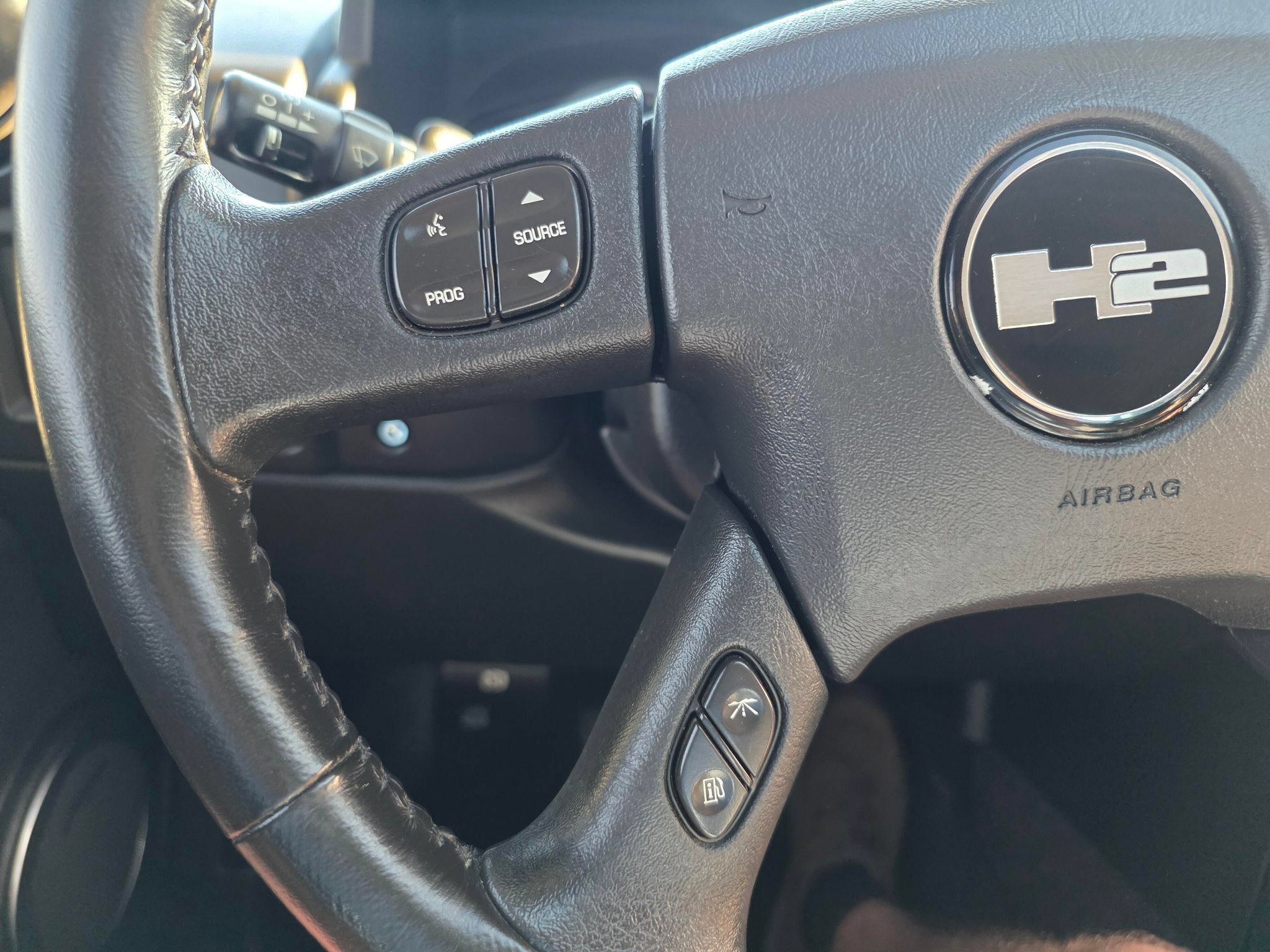 Used 2005 HUMMER H2 SUT w/ Preferred Equipment Group AWD/4WD image 19