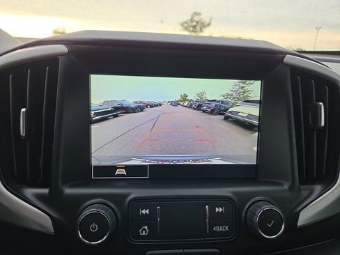 Used 2024 GMC Terrain SLT AWD/4WD image 25
