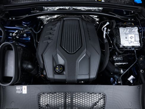 Certified 2025 Porsche Macan image 22