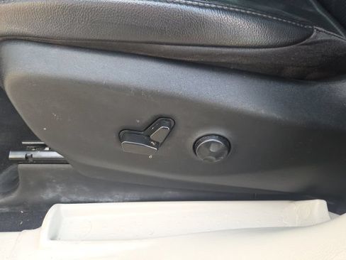 Used 2022 Chrysler Pacifica Touring-L FWD image 30
