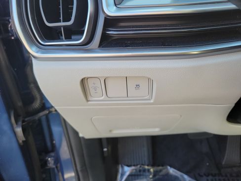 Certified 2025 Kia Sorento S FWD image 27