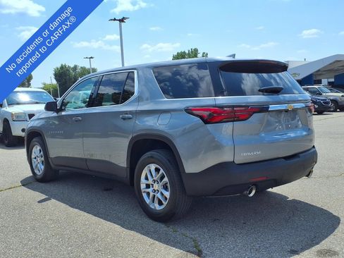 Used 2023 Chevrolet Traverse LS FWD image 8