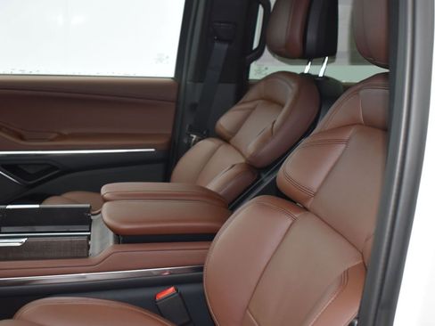 New 2025 Lincoln Navigator L Reserve image 10