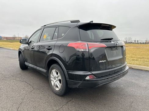 Used 2018 Toyota RAV4 LE image 7