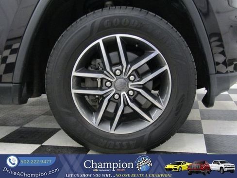 Used 2019 Jeep Grand Cherokee Limited w/ Luxury Group II image 3