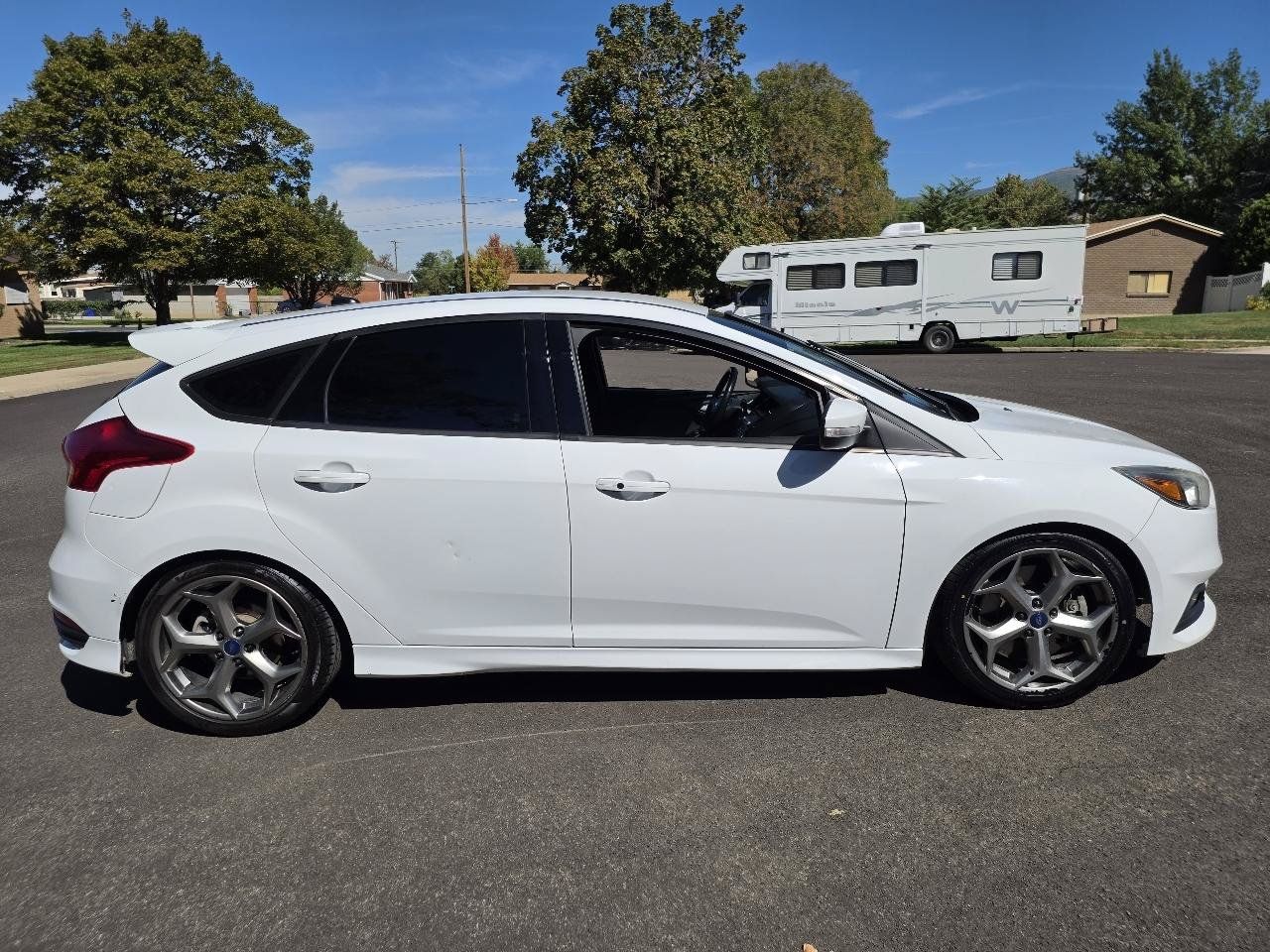 Used 2017 Ford Focus ST FWD image 5