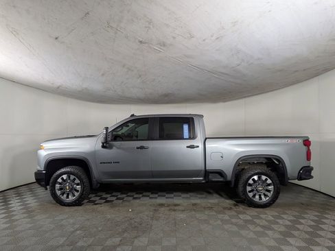 Used 2024 Chevrolet Silverado 2500 Custom w/ Custom Convenience Package image 3