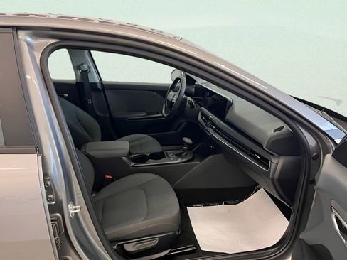 Used 2025 Kia K4 LXS image 9