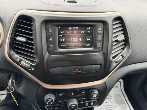 Used 2015 Jeep Cherokee Latitude image 21