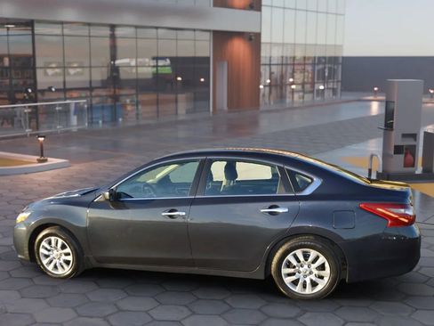 Used 2018 Nissan Altima 2.5 S w/ S Convenience Package image 4